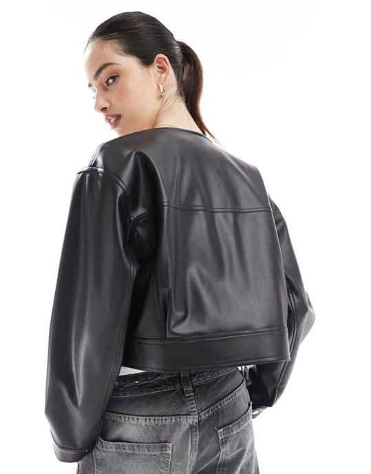 ASOS DESIGN kortkortad kragefri läderlook jacka i svart - Image 4