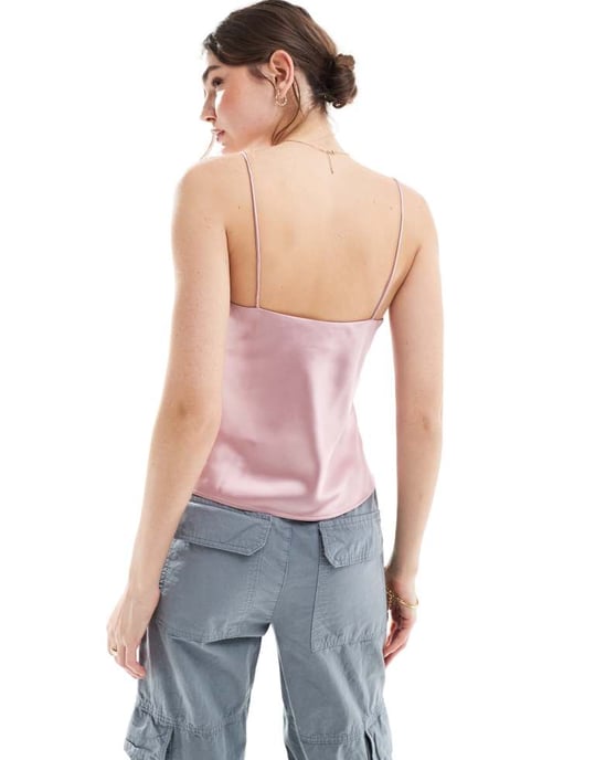 ASOS DESIGN satin v-ringad topp i rosa - Image 3