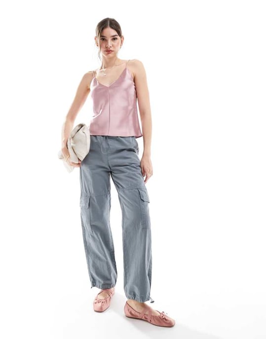 ASOS DESIGN satin v-ringad topp i rosa - Image 4