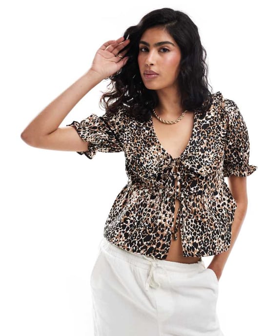 Miss Selfridge poplinblus med krage i leoprint - Image 1