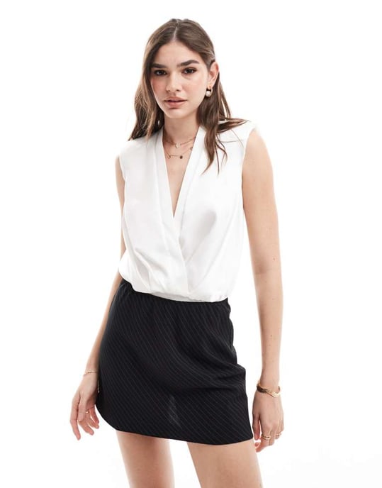 ASOS DESIGN ärmlös satin body med djup ringning i elfenben - Image 4