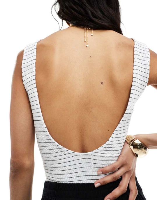 ASOS DESIGN rynkad bodysuit med scooped rygg i monokrom rand - Image 2