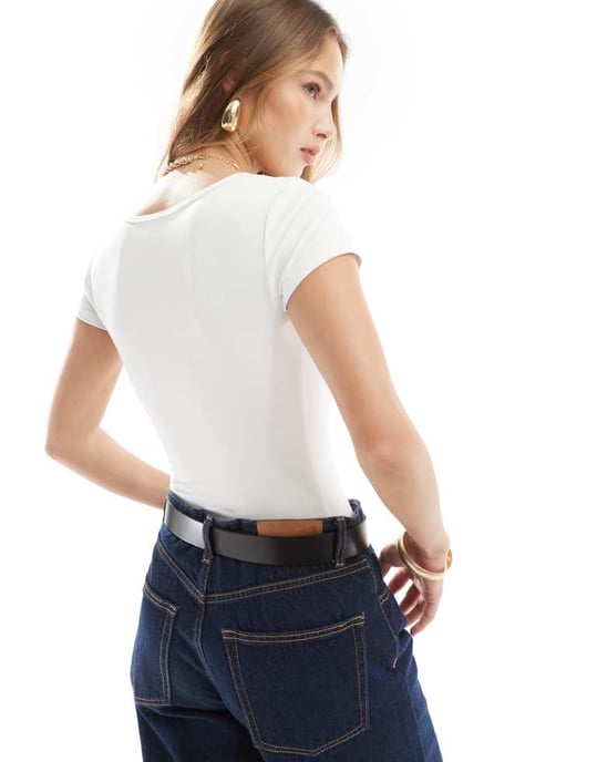 Hollister kortärmad fyrkantig halslinning sömlös bodysuit i vitt - Image 4