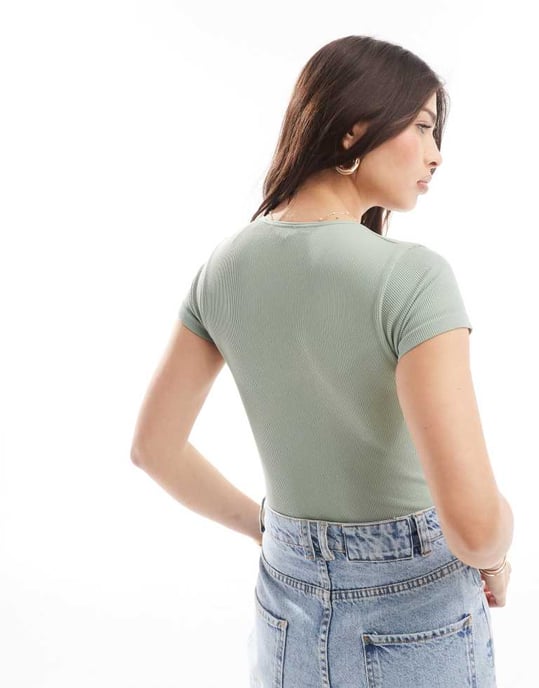 ASOS DESIGN sömlös skulpterande kortärmad bodysuit med bindningsdetalj i salviagrön - Image 2