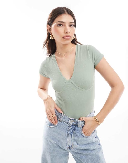 ASOS DESIGN sömlös skulpterande kortärmad bodysuit med bindningsdetalj i salviagrön - Image 4