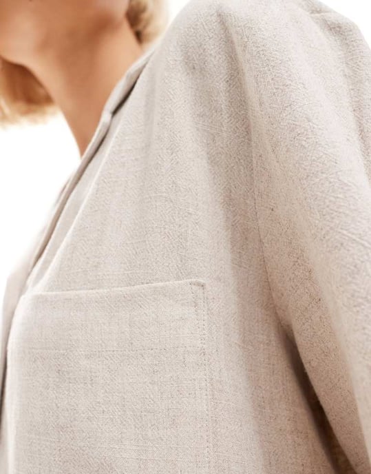 Weekday Mira linneblandning kortärmad blus i off-white - Image 3