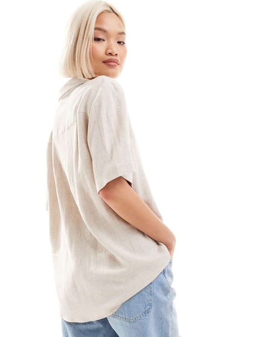 Weekday Mira linneblandning kortärmad blus i off-white - Image 4