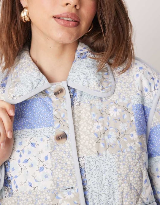 YAS quilted jacket in blue vintage pattern - Image 4