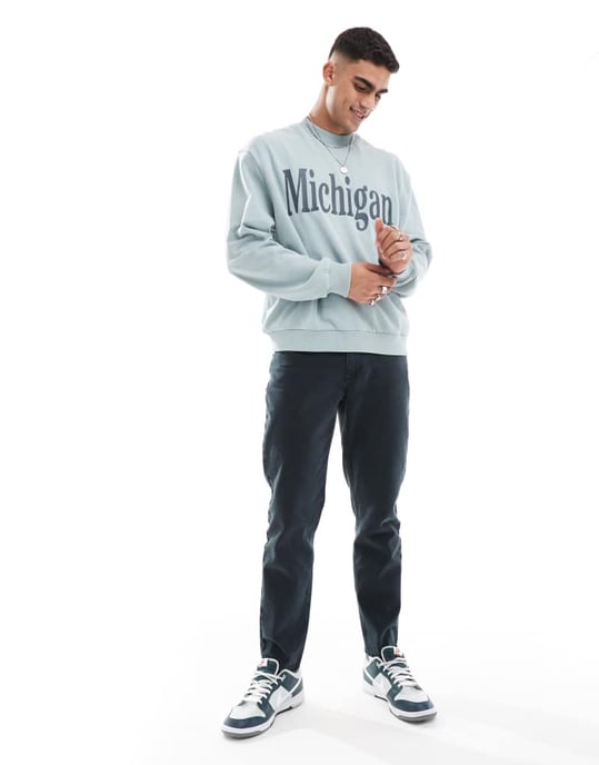 ASOS DESIGN sweatshirt med texttryck i tvättad blå - Image 4