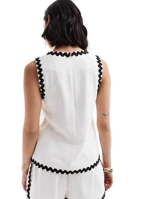 ASOS DESIGN topp med omslag framtill och rak trim i monokrom koord - Image 4