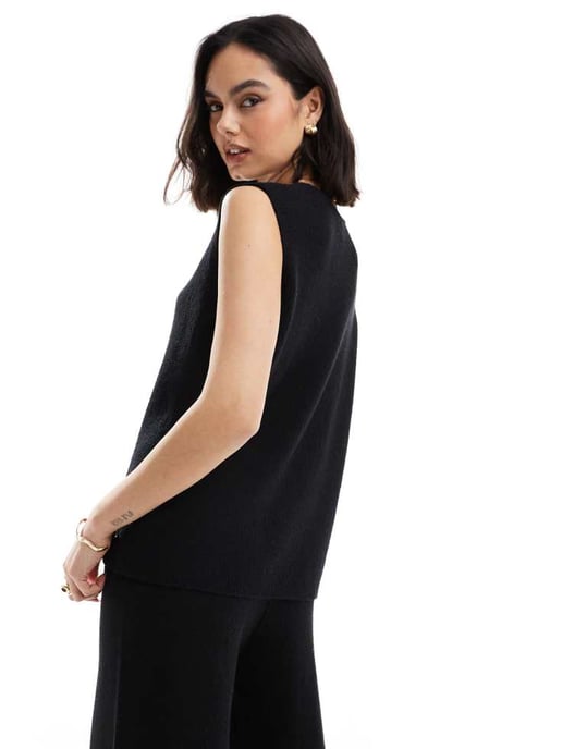 ASOS DESIGN avslappnad passform västkoja i svart - Image 4
