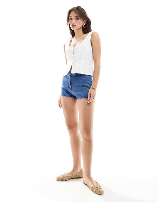 ASOS DESIGN 3D blommig väst i vitt - Image 4
