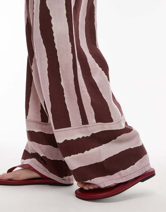 Topshop linen brush stroke stripe deep cuff straight leg trouser in burgundy - Image 3