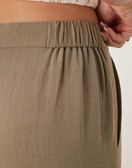 ASOS DESIGN relaxed straight leg trousers with linen in khaki - Image 4