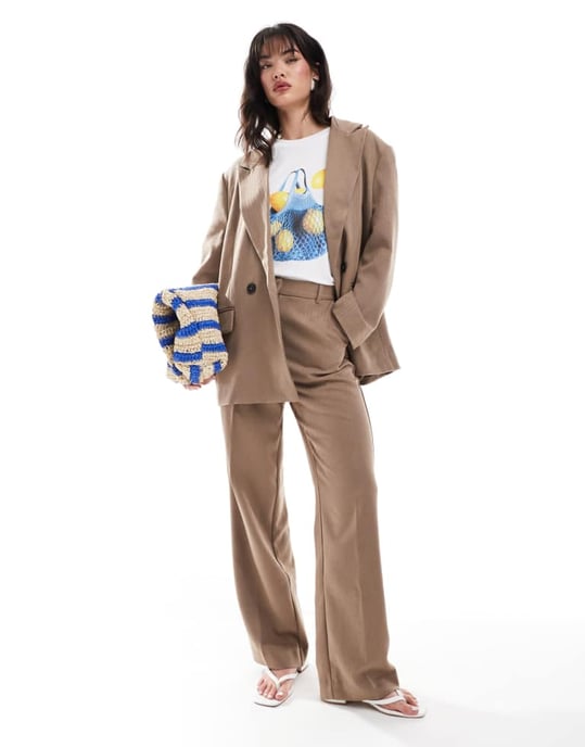 Vero Moda tailored herringbone co-ord blazer in mocha - Image 2