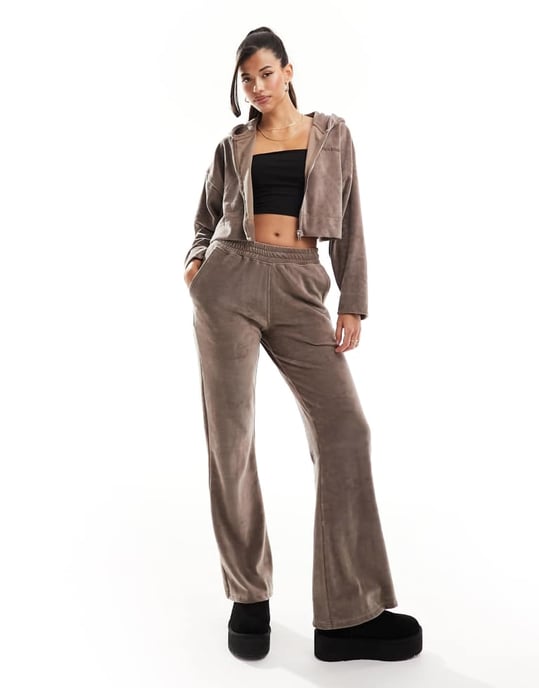 Kaiia bomullsblandning studio handduks zip genomkort hoodie co-ord i brunt - Image 3