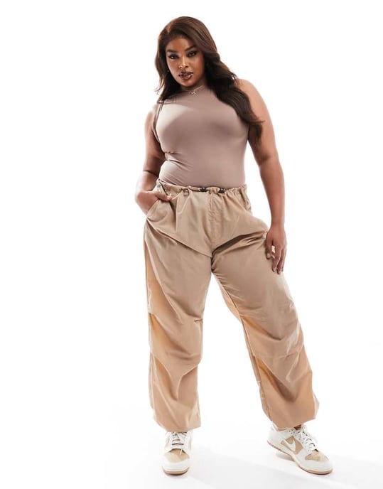 ASOS DESIGN Curve All Day slät racer bodysuit i taupe - Image 2