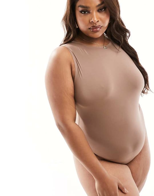 ASOS DESIGN Curve All Day slät racer bodysuit i taupe - Image 3