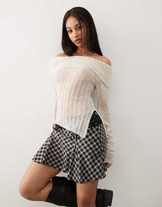 Monki långärmad off-shoulder stickad topp i ljusbeige - Image 1