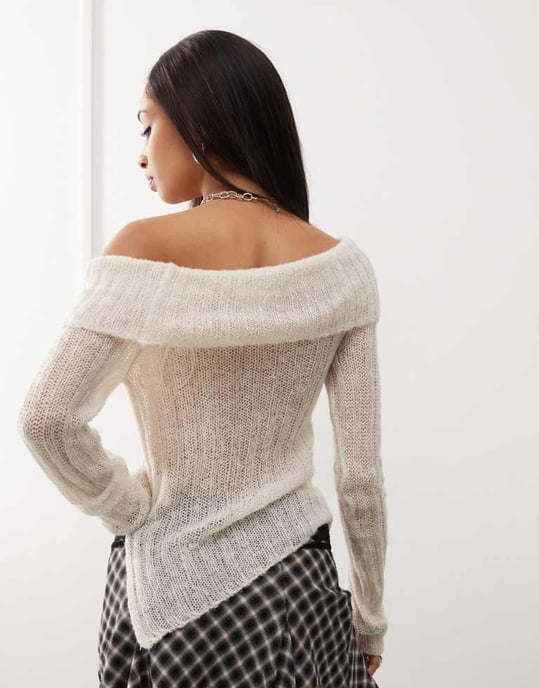 Monki långärmad off-shoulder stickad topp i ljusbeige - Image 4