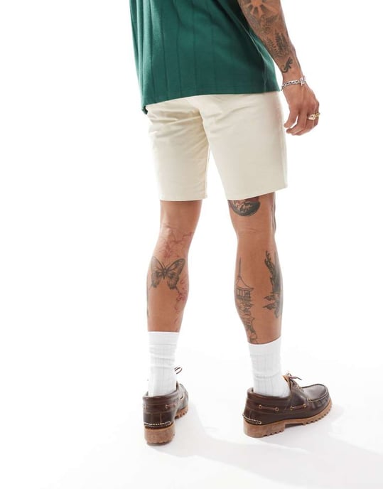 Farah hawk chino shorts in light sand - Image 3