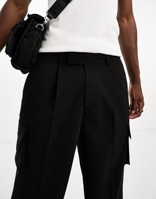 ASOS DESIGN breda cargobyxor med fickor i svart - Image 2