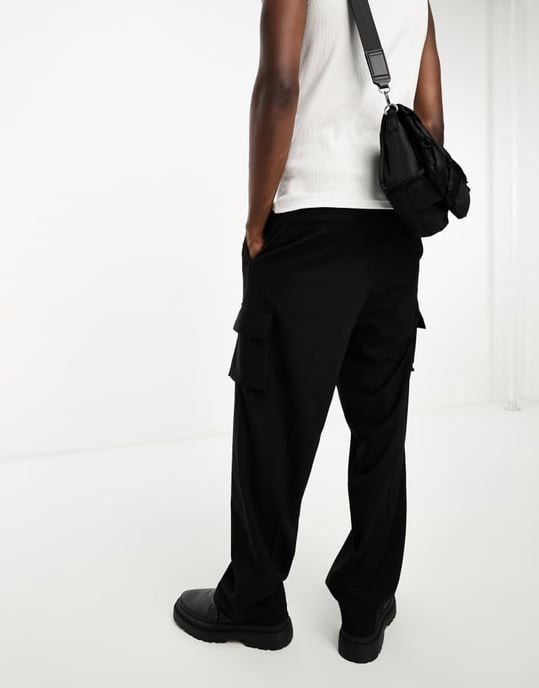 ASOS DESIGN breda cargobyxor med fickor i svart - Image 3
