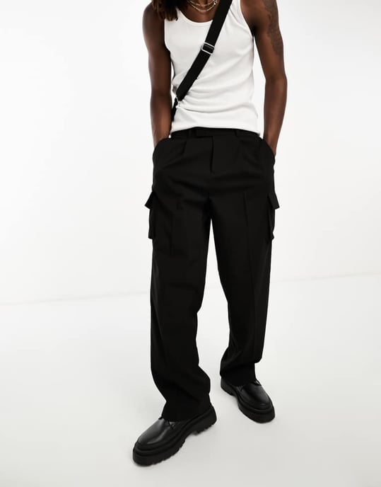 ASOS DESIGN breda cargobyxor med fickor i svart - Image 4