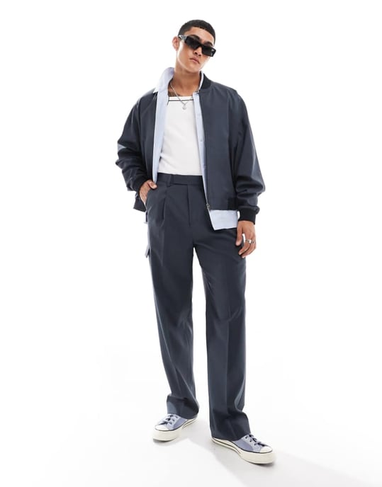 ASOS DESIGN smart samordnat vida cargobyxor med fickdetaljer i grått - Image 1