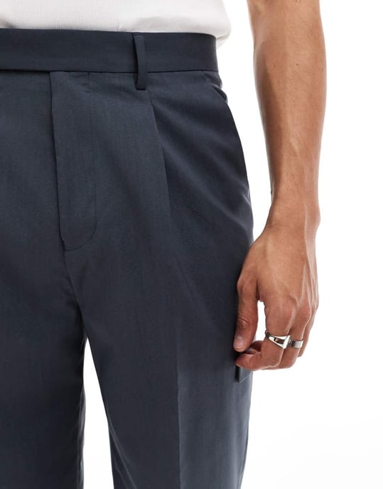 ASOS DESIGN smart samordnat vida cargobyxor med fickdetaljer i grått - Image 4