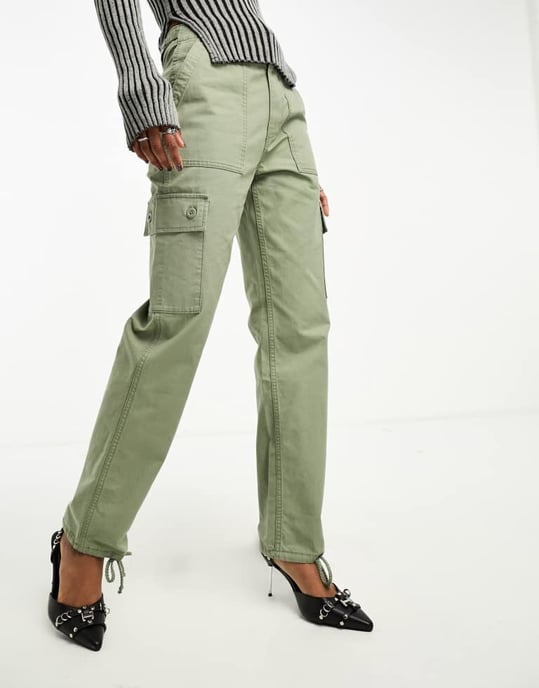 ASOS DESIGN ren cargobyxa med flikdetalj i olivgrönt - Image 3