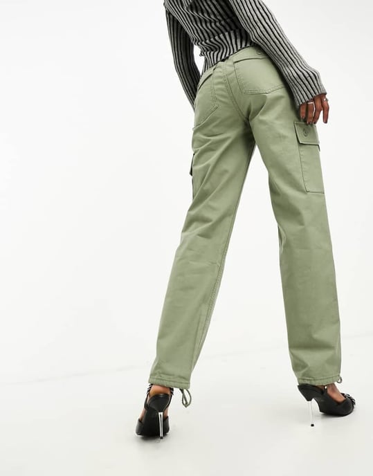ASOS DESIGN ren cargobyxa med flikdetalj i olivgrönt - Image 4
