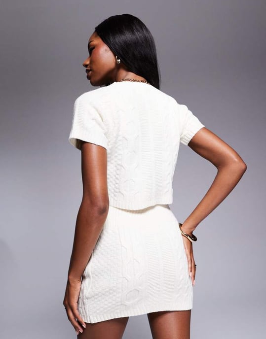 Kaiia exclusive cable knit short sleeve cropped jumper co-ord in cream - Image 3