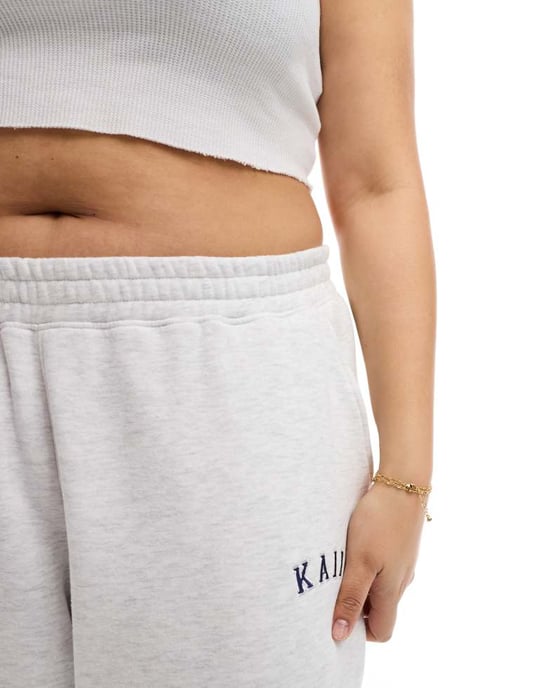Kaiia bomullsblandning Plus breda ben joggers i ljusgrå - Image 3