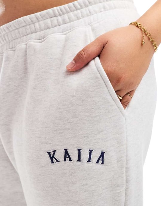 Kaiia bomullsblandning Plus breda ben joggers i ljusgrå - Image 4