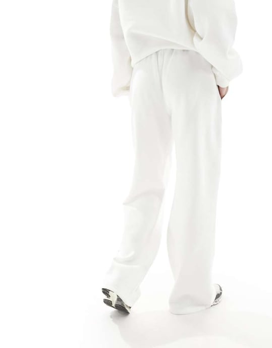 Kaiia logotyp vida ben joggers-set i vitt - Image 4