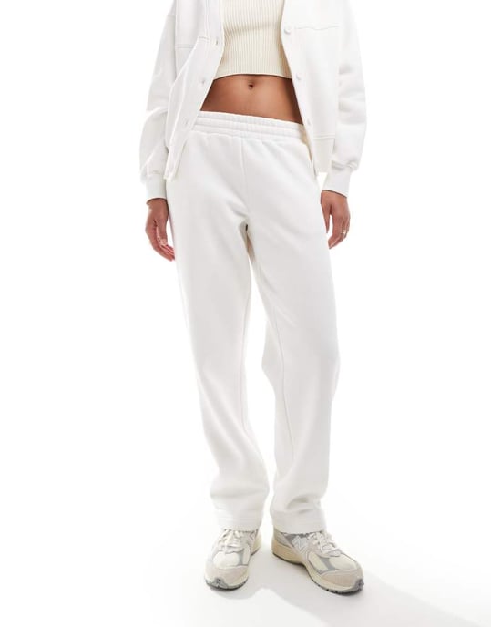 The Couture Club samordnad avslappnad vida joggers i off white - Image 4