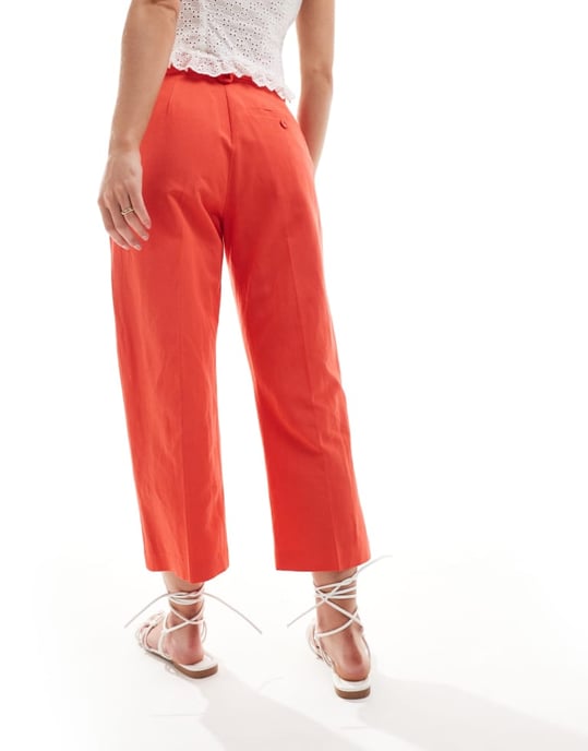 ASOS DESIGN Petite skräddarsydda byxor med bälte i linne i röd - Image 3