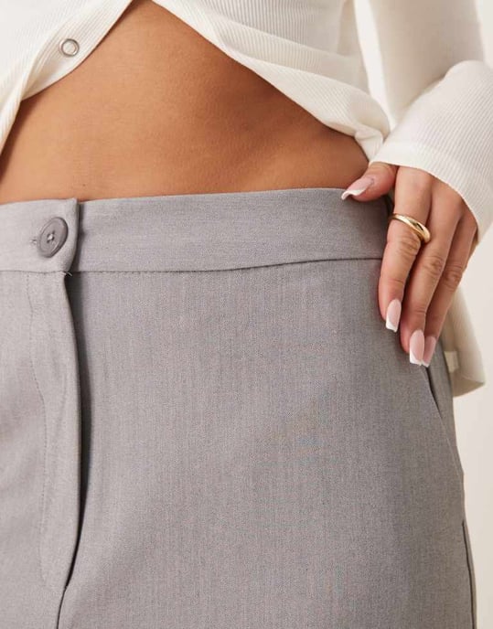 ASOS DESIGN skräddarsydda avslappnade raka byxor i grått - Image 4