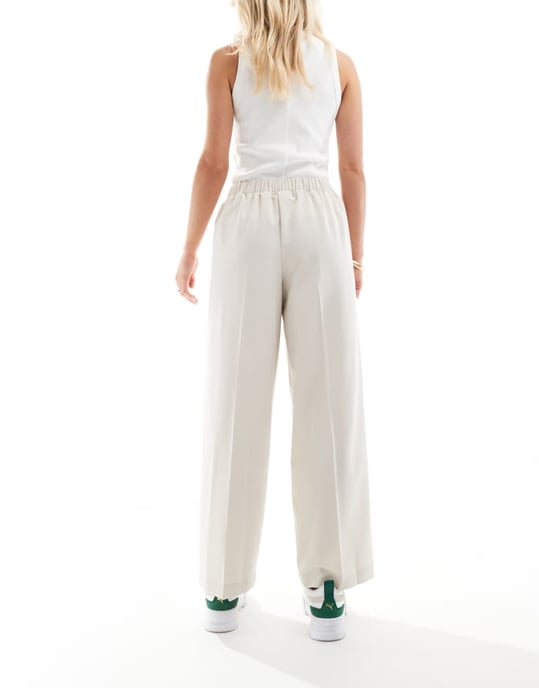 ASOS DESIGN Petite skräddarsydda byxor med resår i stenfarbe - Image 4