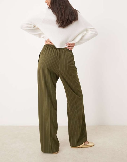 ASOS DESIGN skräddarsydda byxor med resår i olivrandig - Image 3