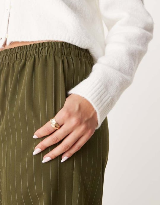 ASOS DESIGN skräddarsydda byxor med resår i olivrandig - Image 4