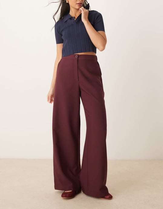 ASOS DESIGN skräddarsydda avslappnade raka byxor i mörk körsbär - Image 1