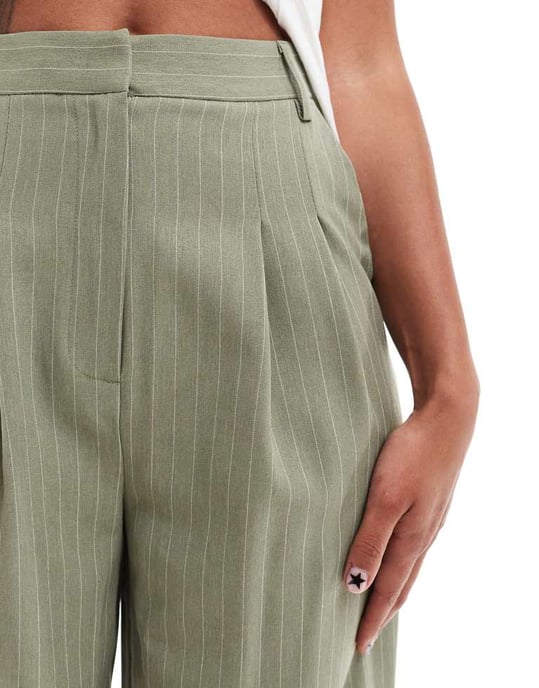 Miss Selfridge vida byxor i khaki randigt mönster - Image 3