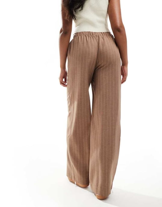 ASOS DESIGN skräddarsydda byxor med resår i brun rand - Image 3