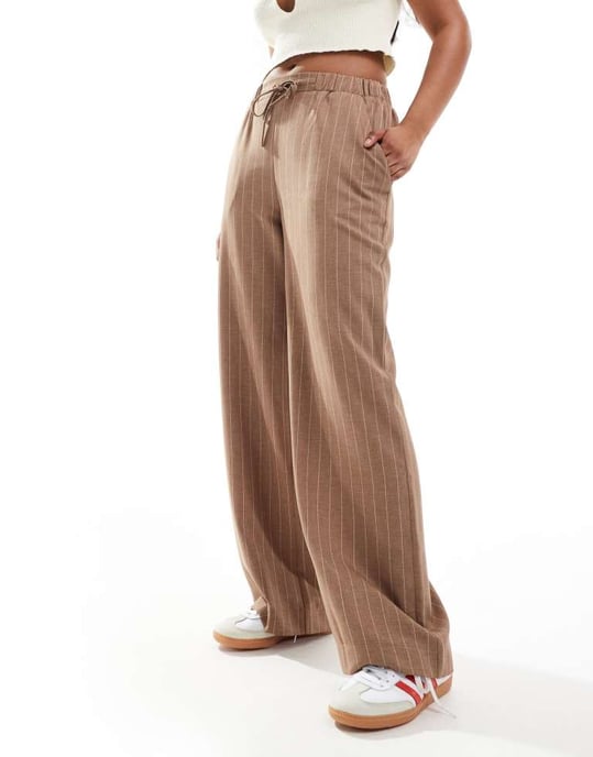 ASOS DESIGN skräddarsydda byxor med resår i brun rand - Image 4