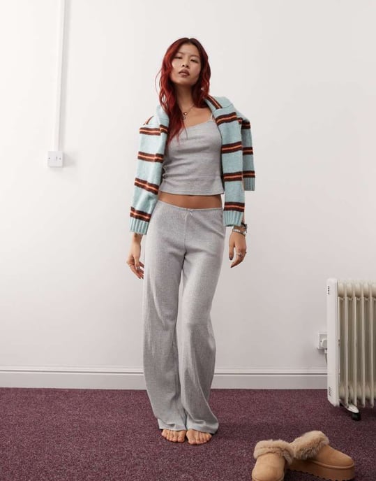 Monki mixa och matcha punktstickad mini pyjamatopp med små rosetter i gråmelerad - Image 4