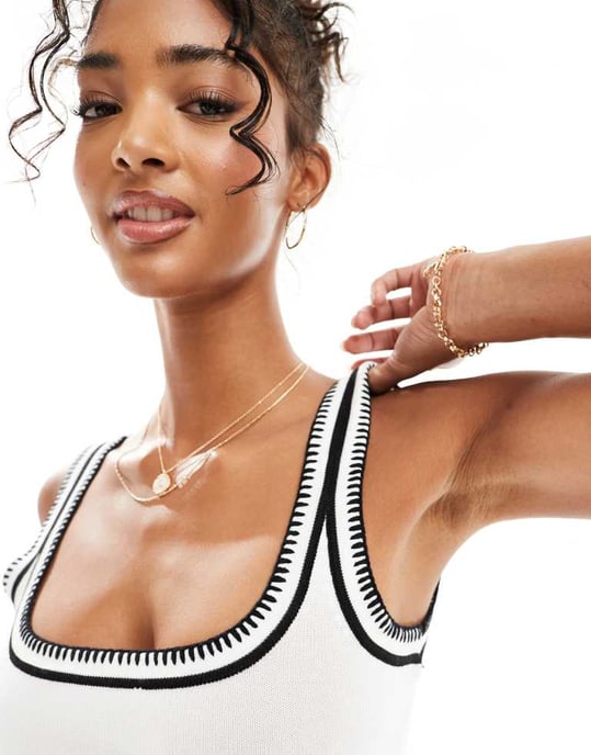 SNDYS stickad bralet-set i vitt med svart söm - Image 2