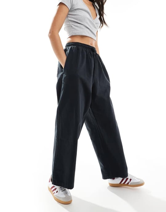 ASOS DESIGN oversized byxa med tunn benslut i svart - Image 3
