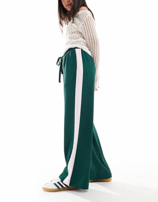 ASOS DESIGN byxor med kontrastpanel i skogsgrön - Image 1